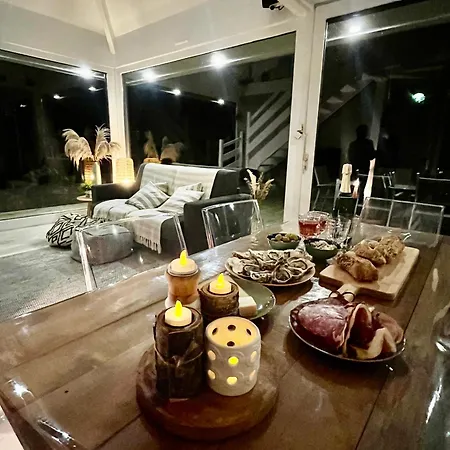 L Orée De La Pinède à 800 Metres De La Sous Les Pins Hébergement de vacances *